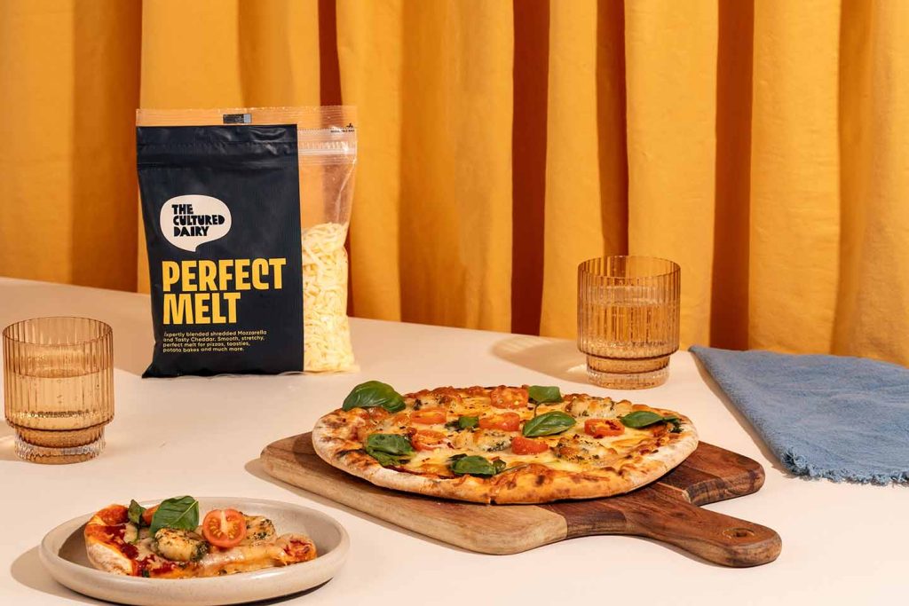 Garlic chilli prawn pizza
